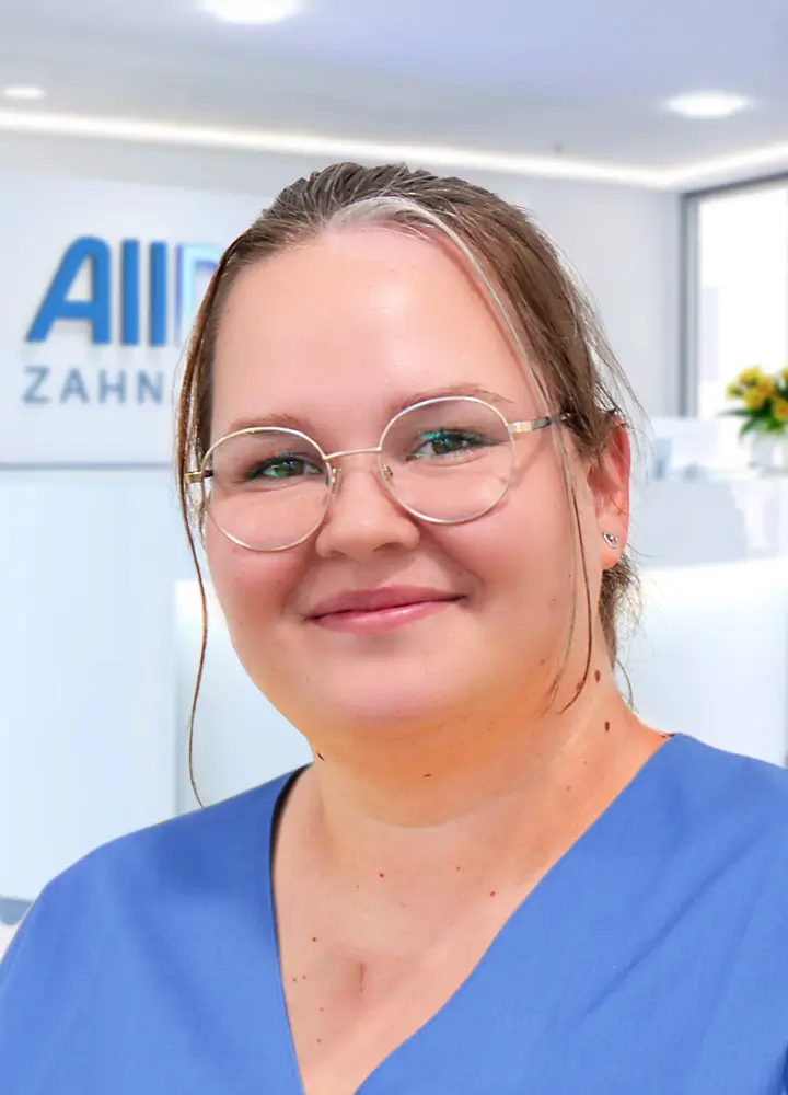 Portrait zahnmedizinische Prophylaxeassistenz Jaqueline Beyer (AllDent Berlin)