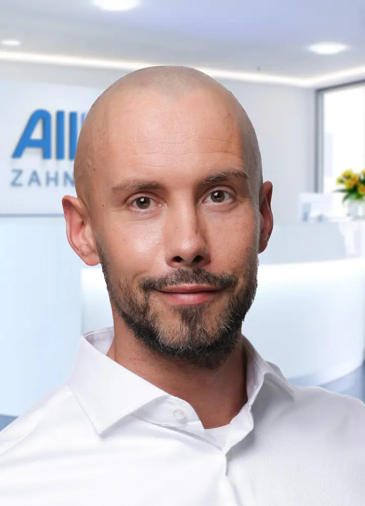 Portrait Zahnarzt David Douglas (AllDent Berlin)