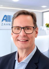 Portrait Klinikmanagerin K. Aßmann (AllDent Berlin)